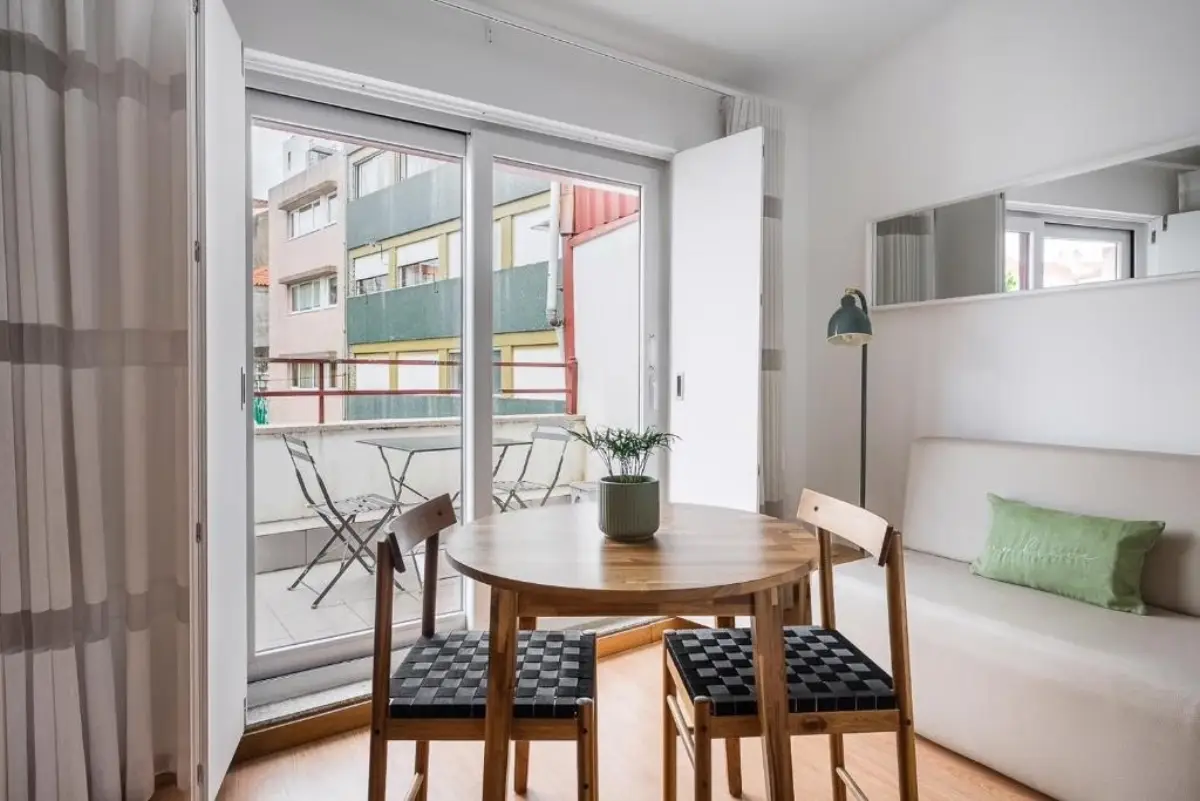 Dining area with view of Porto street from the apartment